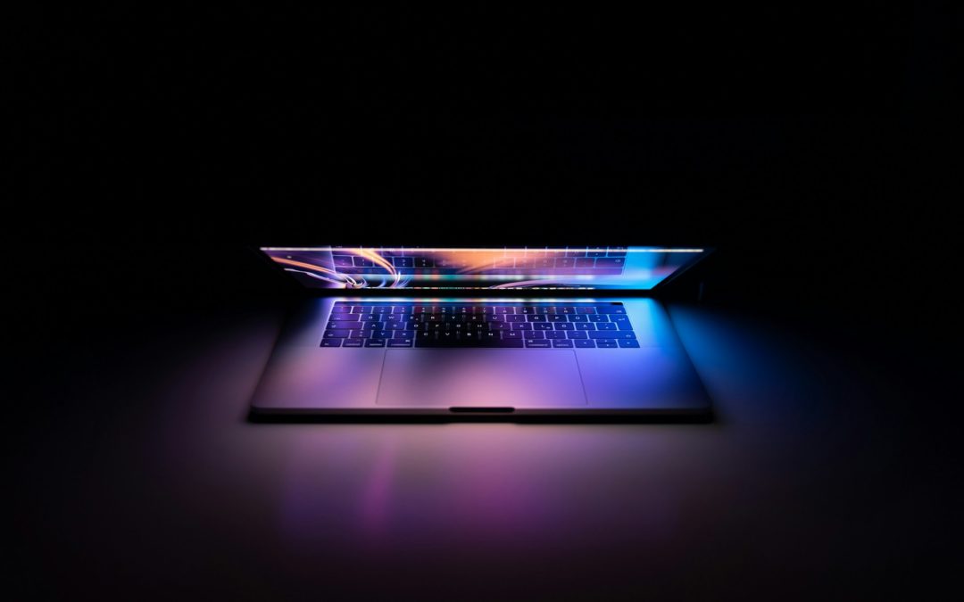 Jaki laptop kupić w sierpniu 2025? Co nowego, co sensownego i… co się opłaca?