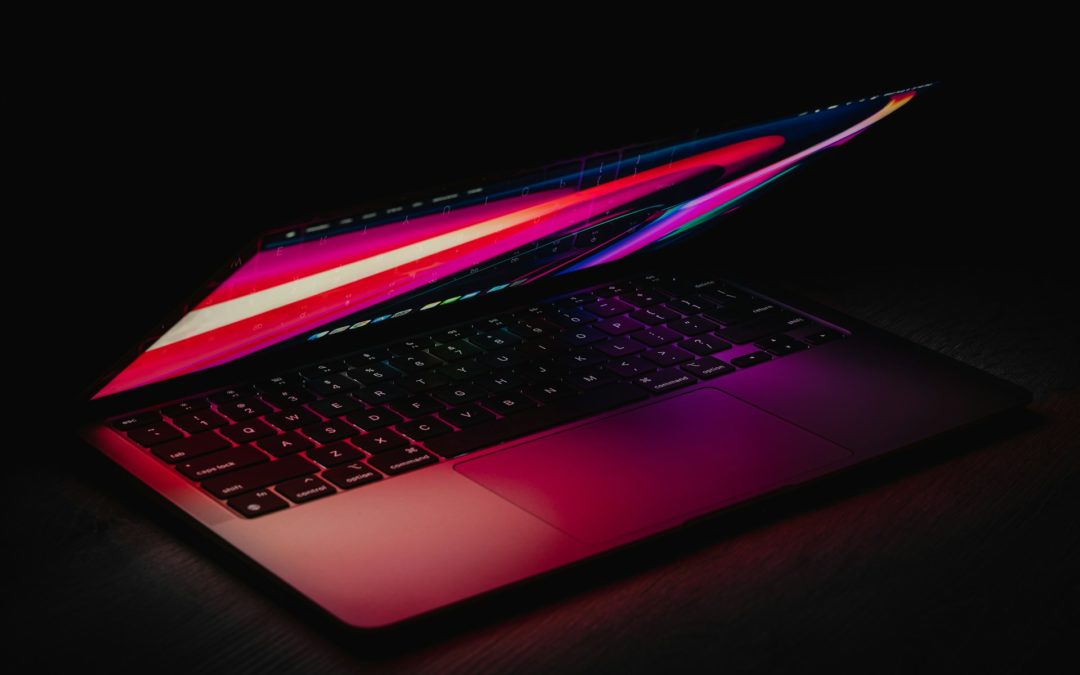 Jaki laptop wybrać w listopad 2025? Kompletny ranking laptopów do biura, gier i multimediów